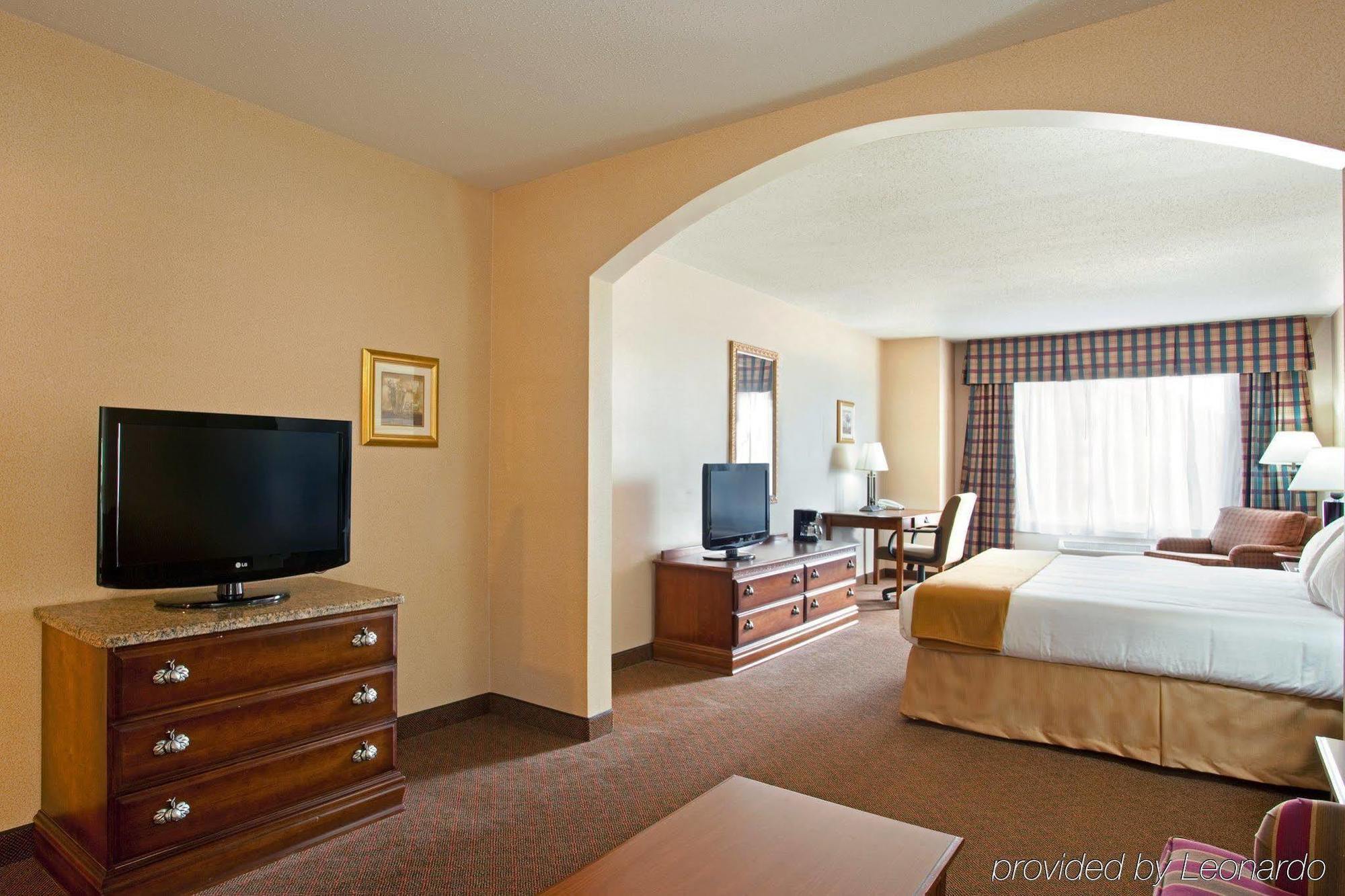 Holiday Inn Express Rochelle By Ihg Номер фото